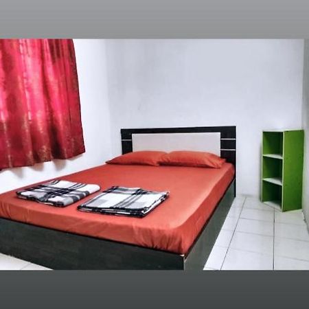 Homestay Mama Razzin كوالا لكانغسار المظهر الخارجي الصورة