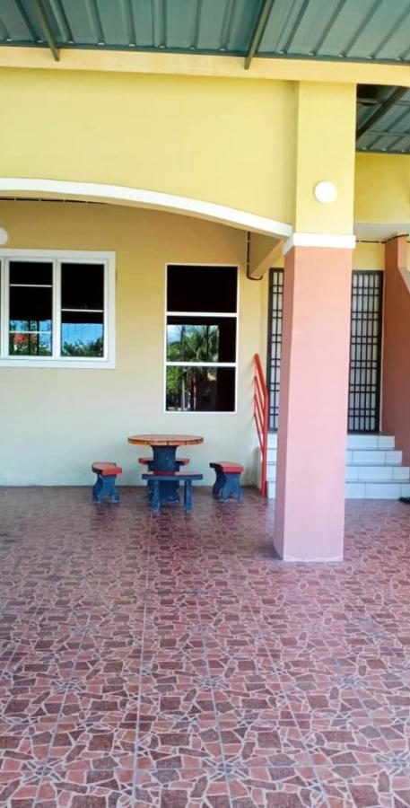 Homestay Mama Razzin كوالا لكانغسار المظهر الخارجي الصورة
