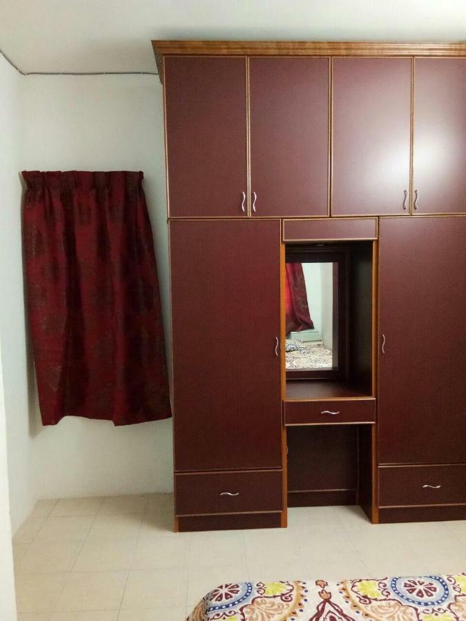 Homestay Mama Razzin كوالا لكانغسار المظهر الخارجي الصورة